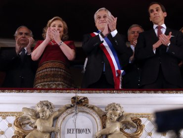Presidente terminó jornada del 18 con función de gala en el Teatro Municipal