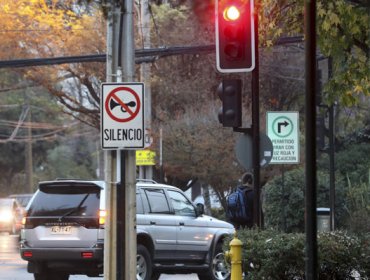 Riesgo vial: Hasta un 77% de los peatones cruza la calle con luz roja