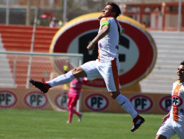 En guerra de goles y con gol de arquero incluido, Cobresal igualó con Melipilla en la B