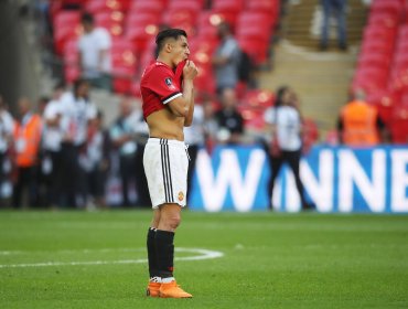 En Inglaterra siguen destrozando a Alexis: "Compite por ser el peor 7 del United"