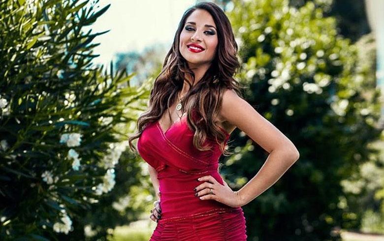 Perla desata debate en redes sociales por fotografía de su hija maquillada
