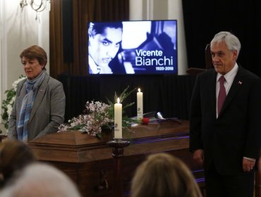 Presidente Piñera asistió a velatorio de compositor Vicente Bianchi
