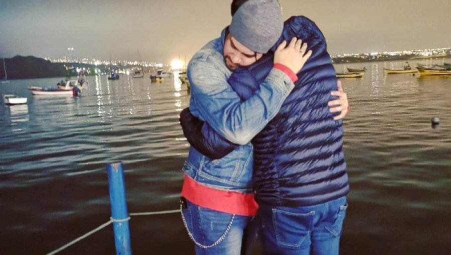 César Antonio Campos se casa !! Frente al mar y de rodillas le pidió matrimonio a su pareja