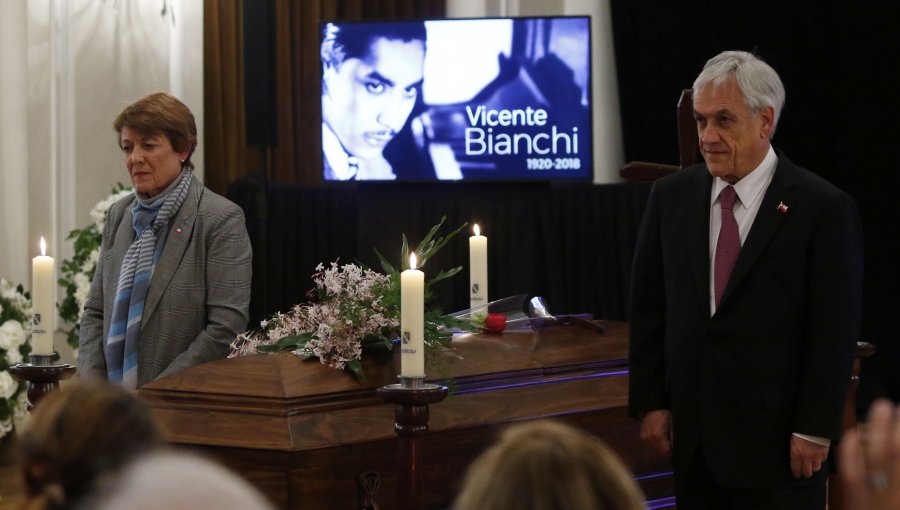 Presidente Piñera asistió a velatorio de compositor Vicente Bianchi