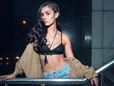 Steffi Méndez deslumbra en evento con extravagante 'dress code'