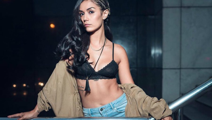 Steffi Méndez deslumbra en evento con extravagante 'dress code'