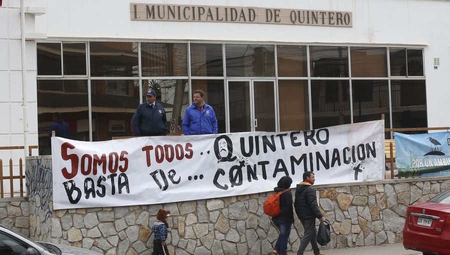 Comerciantes de Quintero piden bonos por impacto de crisis ambiental en la zona