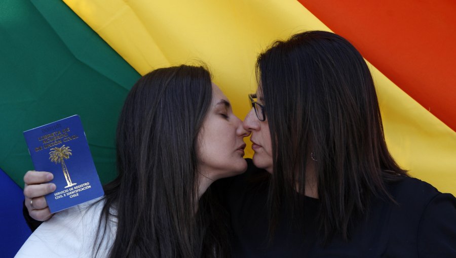 Más de 220 mil personas en Chile se declaran homosexuales