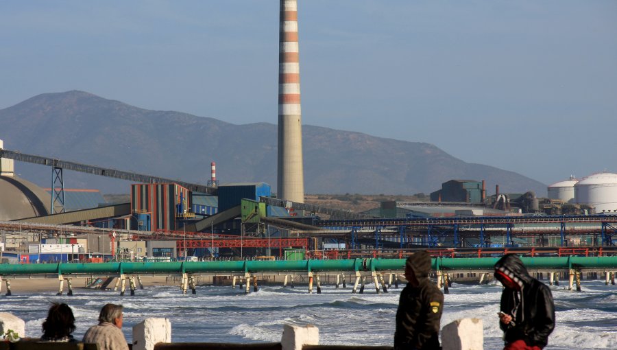 Municipalidad de Puchuncaví estudia cerrar empresas contaminantes en la zona