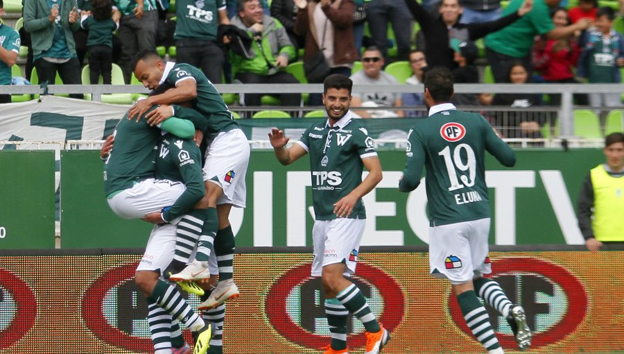 Con incidentes, Santiago Wanderers batió a Cobresal y se metió en la liguilla