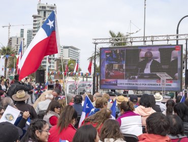 Fallo en la Haya: Alcaldesa Karen Rojo y antofagastinos celebraron efusivamente en el muelle