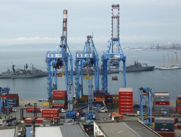 El impresionante desplome de imponente Grúa en el Puerto de Valparaíso