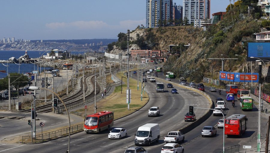 Rotura de Matriz de Esval obliga a romper recién inaugurado pavimento de Avenida España