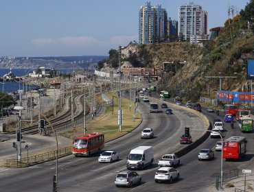 Rotura de Matriz de Esval obliga a romper recién inaugurado pavimento de Avenida España