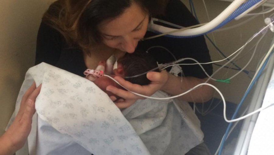 Carolina Eltit hace un llamado para orar por su hija recién nacida
