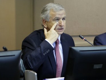 Ministro Larraín espera baja de precios de combustibles por caída en el tipo de cambio