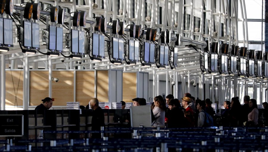 Extranjero fallece luego de perder su vuelo y deambular en el aeropuerto de Santiago