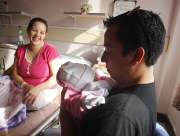 Solo el 0,2% del permiso postnatal se ha traspasado a los hombres en siete años