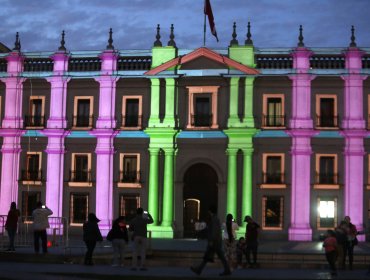 Gobierno iluminó La Moneda para conmemorar 30 años del triunfo del No