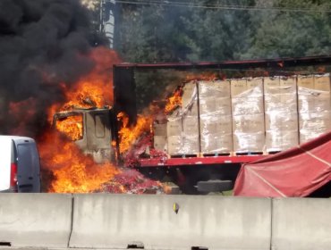 Impresionantes imágenes de Camión de Coca Cola en llamas en plena Ruta 68