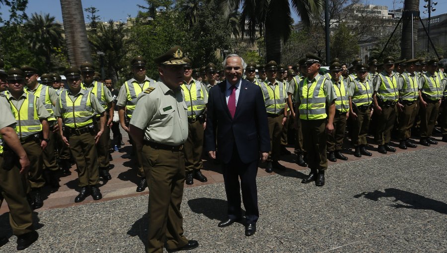 Gobierno aumentó número de Carabineros en las calles con 3.300 efectivos