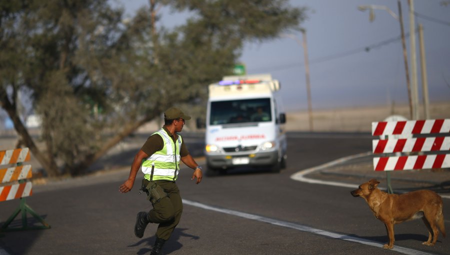 Conductor grave luego de volcar camión minero en Petorca