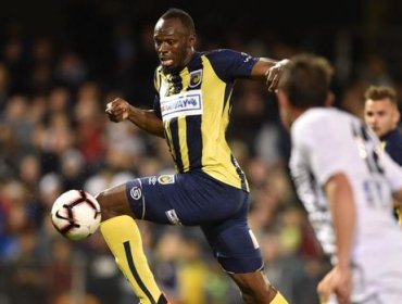 Usain Bolt se lució marcando sus primeros goles como futbolista profesional