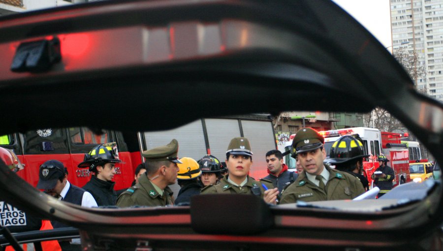 Delincuentes chocaron bus del Transantiago tras protagonizar robo en Las Condes