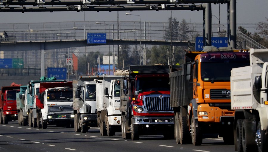 Camioneros se reunirán para analizar las constantes alzas en los combustibles