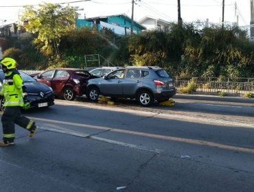 Tres jóvenes lesionados deja choque de auto contra un árbol en Valparaíso