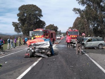 Fatal accidente en Ruta F-90: Dos muertos y al menos seis lesionados en Casablanca