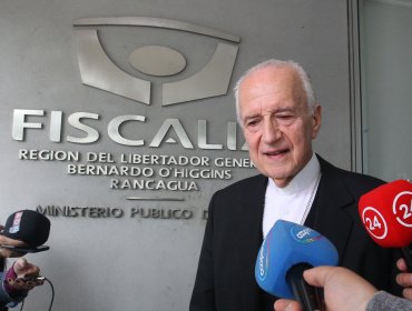 Abusos sexuales: Obispo Gonzalo Duarte se retiró de Fiscalía de Rancagua sin declarar