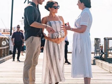 Meghan Markle vuelve a romper el protocolo de vestuario durante la gira por Australia con el príncipe Harry