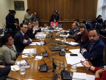 Aula Segura: Comisión votará proyecto solo en general y retrasaría tramitación