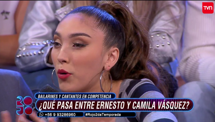 Momento de tensión en "Rojo" por supuesto trío amoroso: "¿Quieres pantalla?"