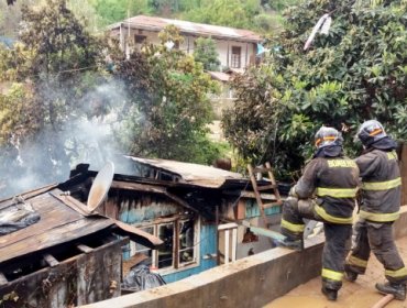 Valparaíso: Fue aplastado por derrumbe en una demolición y vecinos lo salvaron