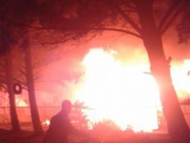 Quillota: Agreden a bomberos y a personal municipal en medio de incendio que dejó a una persona con el 90% del cuerpo quemado