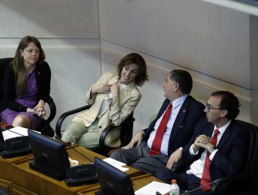 Senado respaldó Aula Segura con suspensión del alumno antes de expulsión