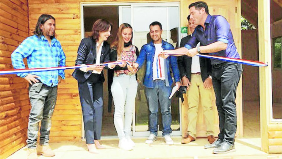 Contra viento y marea sorprende: Le regalaron una casa a esforzados jóvenes