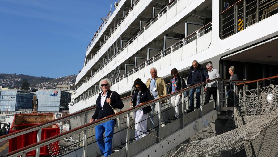 Con recalada del Crucero francés "L' Austral" se inició la Temporada en Valparaíso