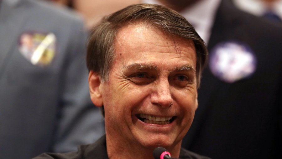 Bolsonaro mantiene ventaja de dos dígitos frente a Haddad a pocas horas de elecciones en Brasil