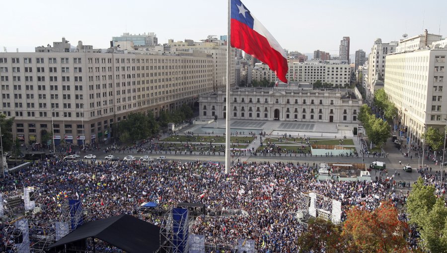 Violento ataque de anarquistas a evangélicos en "Marcha por Jesús": Carabinero herido