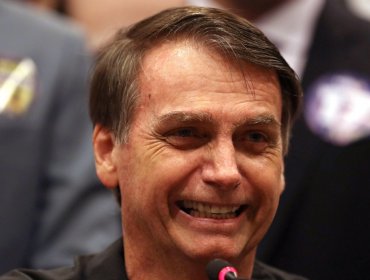 Bolsonaro mantiene ventaja de dos dígitos frente a Haddad a pocas horas de elecciones en Brasil