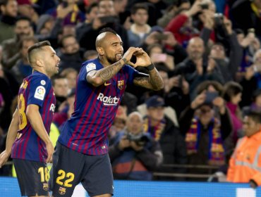 La felicitación de Luis Suárez a Vidal por su primer gol en el Barcelona