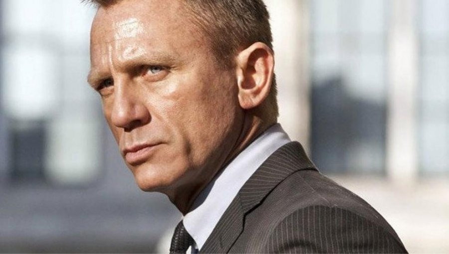 Daniel Craig fue sorprendido en aeropuerto con su pequeña hija e impresiona con su aspecto