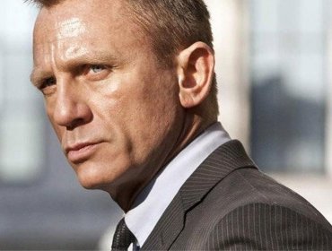 Daniel Craig fue sorprendido en aeropuerto con su pequeña hija e impresiona con su aspecto