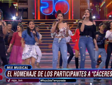 Cantantes de "Rojo" olvidan letra de la canción en homenaje a reconocido compositor internacional