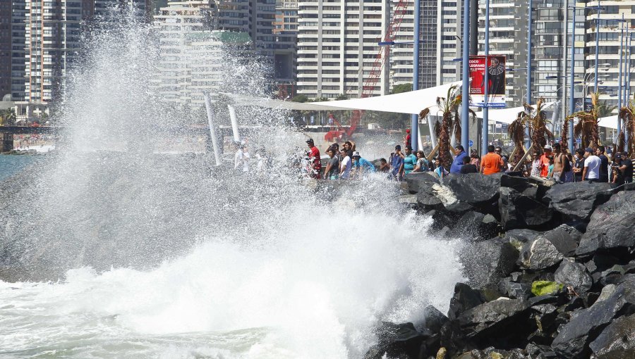 Muere turista chino que cayó a los roqueríos en Valparaíso