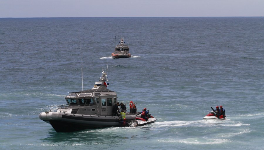 Armada descubrió a barco peruano pescando tiburones en zona exclusiva chilena