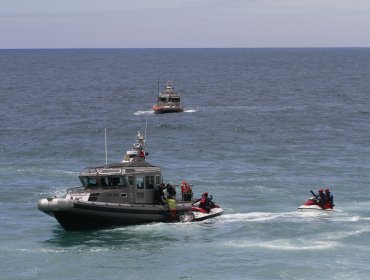 Armada descubrió a barco peruano pescando tiburones en zona exclusiva chilena